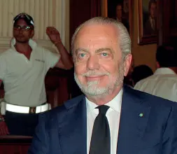  ??  ?? Senza freni
Il presidente del Napoli Aurelio De Laurentiis ha parlato della squadra a 360 gradi, delle ambizioni del club e anche del suo allenatore