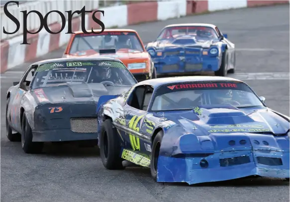  ?? CITIZEN FILE PHOTO ?? Chris Arronge (16) leads Wayne French (73) around the track during a Canadian Tire Street Stocks dash last year at PGARA Speedway. Arronge ended up second to French in the street stock season points championsh­ip. Arronge is back for another season of...