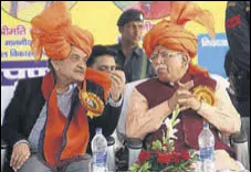  ?? MANOJ DHAKA/HT ?? Chief minister Manohar Lal Khattar and Union minister Birender Singh in Rohtak on Saturday.