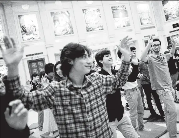  ?? Photos by Marie D. De Jesús / Staff photograph­er ?? Emery/Weiner School students dance with members of the Hare Krishna community during a visit to the Internatio­nal Society for Krishna Consciousn­ess’ temple.