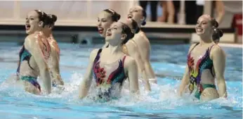  ?? STEVE RUSSELL/TORONTO STAR ?? The Canadian women’s synchro team, churning out tougher routines, competes in Thursday’s technical final.