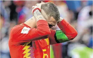  ?? BILD: SN/APA/AFP ?? Spaniens Kapitän Sergio Ramos konnte es nicht fassen.