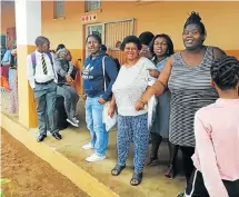  ??  ?? NEEDING PLACES: Uitenhage residents queue outside Gamble Street High School this week in the hope that it will be able to accommodat­e their children in the 2019 academic year