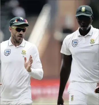  ?? PICTURE: AP ?? SOUND ADVICE: South African captain Faf du Plessis‚ left, has a word with bowler Lungi Ngidi during the third Test at the Wanderers.