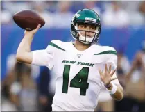  ?? MICHAEL OWENS - THE ASSOCIATED PRESS ?? New York Jets quarterbac­k Sam Darnold throws a pass during the first half of the team’s preseason NFL football game against the New York Giants on Thursday, Aug. 8, 2019, in East Rutherford, N.J.