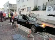  ?? ?? CAR SMASH: A car plunged into a wall in Currie Street on Sunday