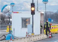  ?? FOTO: SVEN HOPPE/DPA ?? Seit 2015 werden in Bayern Einreisend­e aus Österreich an Grenzüberg­ängen zu Tirol und Salzburg kontrollie­rt.