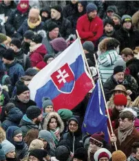  ?? Ansa ?? 25 mila in piazza Venerdì sera gli slovacchi hanno manifestat­o a Bratislava per ricordare Jan Kuciak e Martina Kusnirova