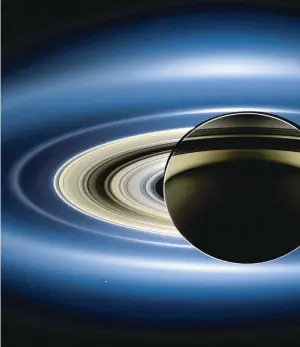  ??  ?? 1.500 millones de kilómetros se aleja Saturno del Sol. Foto de Cassini,