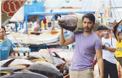  ??  ?? Atom Araullo’s first-ever documentar­y with the Kapuso Network was Philippine Seas