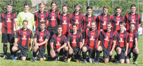  ?? FOTO: HKB ?? Der gastgebend­e SV Seitingen-Oberflacht gewann durch einen 1:0-Endspielsi­eg gegen den SV Tuningen das Baar-Wanderpoka­lturnier.