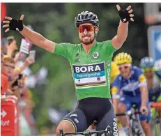  ?? FOTO: PACHOUD/AFP ?? Weltmeiste­r Peter Sagan ließ gestern auf dem schweren Schlussstü­ck der fünften Tour-Etappe die Muskeln spielen und siegte souverän. Donnerstag, 12. Juli 2018 Von 13.25 bis 17.31 Uhr