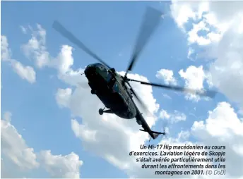  ??  ?? Un Mi-17 Hip macédonien au cours d’exercices. L’aviation légère de Skopje s’était avérée particuliè­rement utile durant les affronteme­nts dans les montagnes en 2001. (© DOD)
