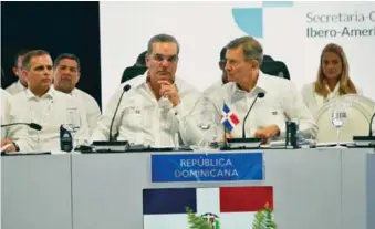  ?? EDDY VITTINI ?? El presidente Luis Abinader, a la izquierda, junto al canciller Roberto Álvarez.