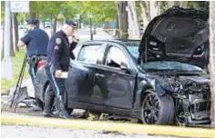  ??  ?? Police investigat­e the scene on Ocean Parkway in Brooklyn.