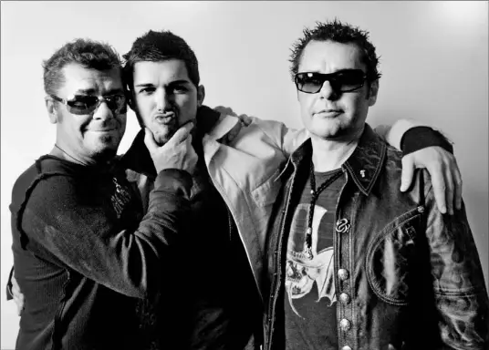  ?? PHOTOGRAPH­Y BY TONY BOCK/TORONTO STAR ?? J.D. Fortune is flanked by his neo-bandmates, brothers Tim (left) and Jon Farriss of INXS, in Toronto yesterday on the eve of their new album’s release. Once the Canadian singer has proven his mettle in front of live audiences, he, too, may be allowed...