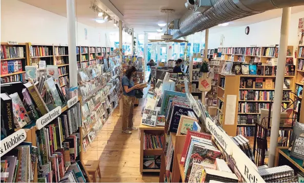  ?? Books on the Common / Contribute­d photo ?? Books on the Common is an independen­t bookstore located in Ridgefield. Owners Ellen Burns and Darwin Ellis bought the shop in 2004 when the original owner retired because they couldn’t imagine living in a town without a bookstore.