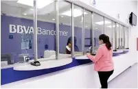  ?? ?? Los mexicanos comenzaron a abandonar las sucursales bancarias.