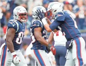  ?? GREG M. COOPER/USA TODAY SPORTS ?? Patriots quarterbac­k Tom Brady congratula­tes running back James White after a touchdown Sunday against the Texans.