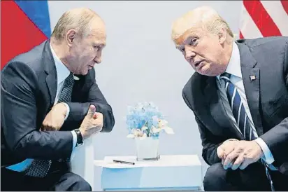  ?? EVAN VUCCI / AP ?? Putin y Trump durante el encuentro oficial que mantuviero­n en Hamburgo el pasado día 7