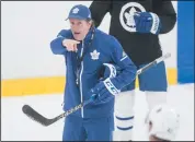  ?? THE CANADIAN PRESS/CHRIS YOUNG ?? Toronto Maple Leafs head coach Mike Babcock holds a practice session in Toronto on Monday as the team prepares for their opening playoff round against the Boston Bruins.