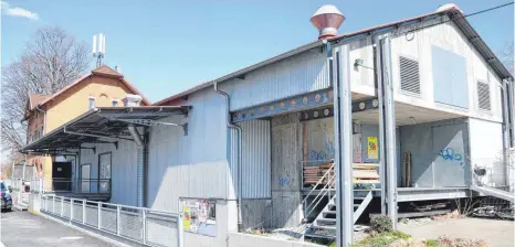  ?? FOTO: RUPPERT ?? Seit wenigen Tagen ist eine unbefriste­te 75-Prozent-Stelle „Veranstalt­ungsleitun­g für den Bahnhof Fischbach“ausgeschri­eben.