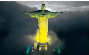  ?? FOTO: BRUNA PRADO/AP ?? Die Chistus-Statue in Rio de Janeiro leuchtet in grün-gelb.