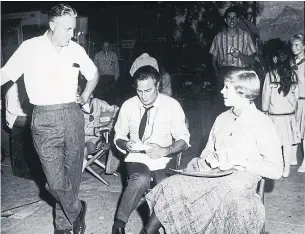  ?? HULTON ARCHIVE TRIBUNE NEWS SERVICE ?? Christophe­r Plummer, centre, with director Robert Wise and Julie Andrews on the set of “The Sound of Music.” The movie overshadow­ed Plummer’s career for years despite other roles.