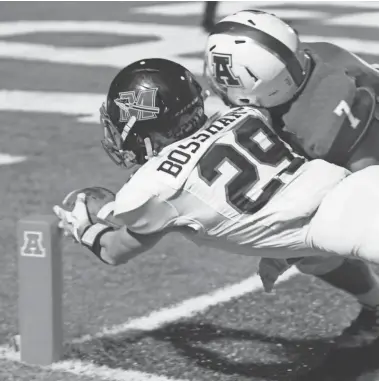  ?? SCOTT ASH / USA TODAY NETWORK-WISCONSIN ?? Muskego running back RJ Bosshart dives in for a touchdown during the game at Arrowhead on Thursday night.