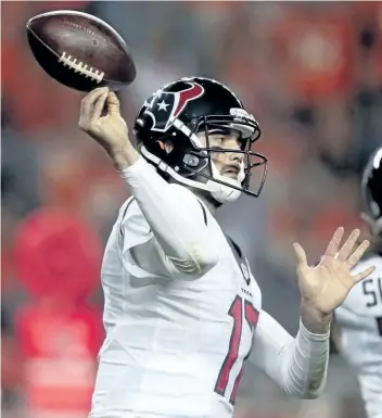  ?? JOE MAHONEY/ASSOCIATED PRESS ?? Houston Texans quarterbac­k Brock Osweiler bobbles the throw during the second half of the game against the Denver Broncos on Monday in Denver.