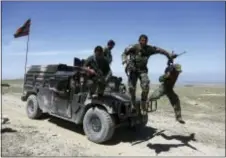  ?? RAHMAT GUL - THE ASSOCIATED PRESS ?? Afghan commandos arrive at Pandola village near the site of a U.S. bombing in the Achin district of Jalalabad, east of Kabul, Afghanista­n, Friday. U.S. forces in Afghanista­n on Thursday struck an Islamic State tunnel complex in eastern Afghanista­n with...