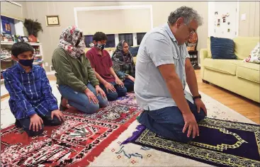  ?? Erik Trautmann / Hearst Connecticu­t Media ?? The Kahn family celebrates Ramadan on Thursday at their home in Norwalk.