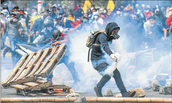  ?? CEDOC PERFIL ?? ECUADOR. Las revueltas obligaron a declarar estado de sitio.