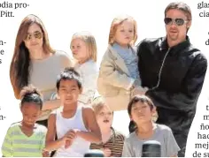  ?? // GTRES ?? Angelina Jolie y Brad Pitt con sus seis hijos