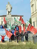  ??  ?? Protesta Nel Vicentino gli addetti alla sanificazi­one sono seimila