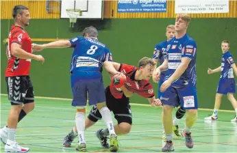  ?? FOTO: HKB ?? Die Handballer der HSG Fridingen/Mühlheim, hier Moritz Rabus im Angriff, hatten bei der 22:37-Niederlage gegen den TV Weilstette­n einen schweren Stand.