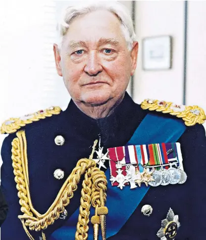  ??  ?? Sir Bernard Hogan-Howe, below, has refused to apologise to Lord Bramall, right