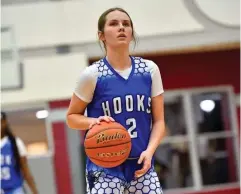  ?? ?? Hooks' varsity basketball player Anna Beth Black prepares to take a free throw in this undated photo. (Photo courtesy of Txksports.com)