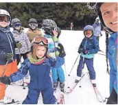  ??  ?? Nachwuchs im Schnee: Der Ski-Club bietet auch Fahrten ins Sauerland an.