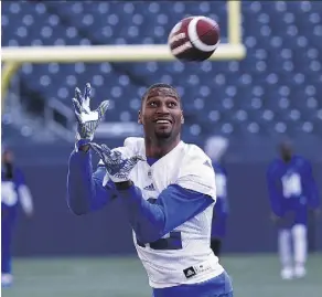  ?? KEVIN KING ?? Winnipeg Blue Bombers wide receiver Adarius Bowman is excited by the potential he sees in rookie quarterbac­k Chris Streveler.