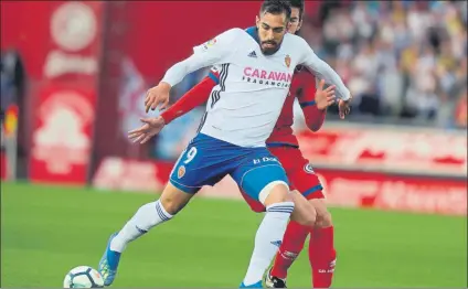  ?? FOTO: EFE ?? Borja Iglesias, culebrón perico del verano Cuando se daba el fichaje por hecho, el Celta dio una vuelta de rosca y el Espanyol no ‘tragó’