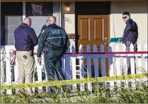  ?? LANNIS WATERS / THE PALM BEACH POST ?? Sheriff’s investigat­ors search for evidence after the body of Lake Worth resident Lucio Velazques-Morales, 33, was found in a yard near 10th Avenue South and South H Street on Oct. 30. Another homicide occurred last Sunday.