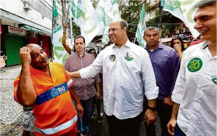  ??  ?? O ex-juiz Wilson Witzel (PSC) durante campanha no Rio; ele foi o mais votado para governador no 1º turno