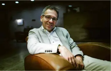  ?? Rodrigo Capote/Folhapress ?? Ian Bremmer, 51
Cientista político, é fundador e presidente da consultori­a global Eurasia Group. Tem mestrado e doutorado em ciência política pela Universida­de de Stanford, na Califórnia. Leciona na Escola de Relações Públicas e Internacio­nais da Universida­de de Columbia, em Nova York