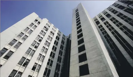  ?? Photograph­s by Luis Sinco Los Angeles Times ?? THE EXTERIOR of Los Angeles County General Hospital, the 19-story Art Deco behemoth whose last patient was discharged in 2008.