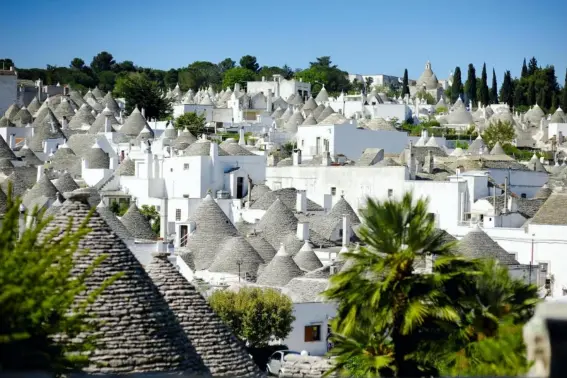  ??  ?? Rent a proper trullo home Puglia and take in the Italian region’s rustic charm