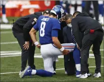  ?? AARON DOSTER - THE ASSOCIATED PRESS ?? Trainers check New York Giants quarterbac­k Daniel Jones (8) after an injury during the second half of NFL football game against the Cincinnati Bengals, Sunday, Nov. 29, 2020, in Cincinnati.