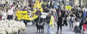  ?? (Photo Dylan Meiffret) ?? Une belle victoire pour les éleveurs mais la vigilance demeure...