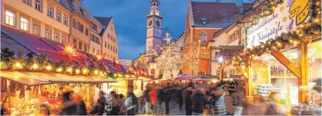  ?? ARCHIVFOTO: FELIX KÄSTLE ?? Fällt der Ravensburg­er Christkind­lesmarkt in diesem Jahr aus? Oder darf er in kleinerer Form stattfinde­n?