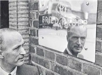 ?? FOTO: KRUPP STIFTUNG ?? Alfried Krupp von Bohlen und Halbach (um 1955): Noch immer prägt sein Erbe den aus der Fusion von Thyssen und Krupp hervorgega­ngenenen Thyssen-Krupp-Konzern.